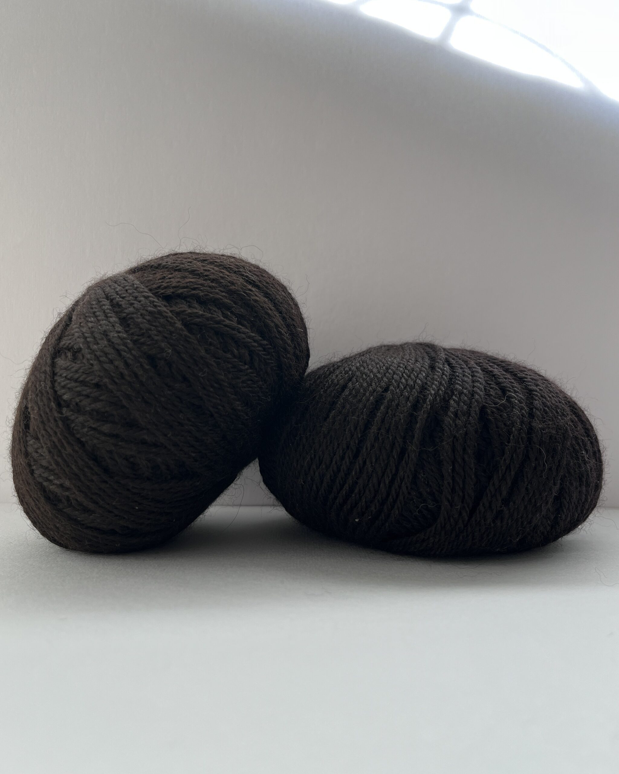Redens Alpacas Dark Brown yarn, 100% British alpaca